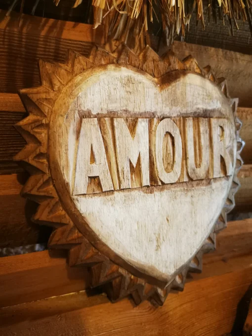Ex-voto en bois d'albasia 