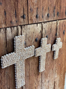 croix en coquillages